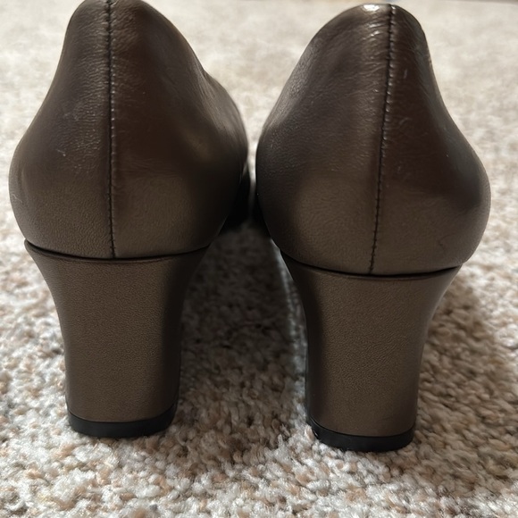NWOB AEROSOLS Comfortable Women's Mid Heel Pump in Bronze Genuine Leather - Picture 5 of 6